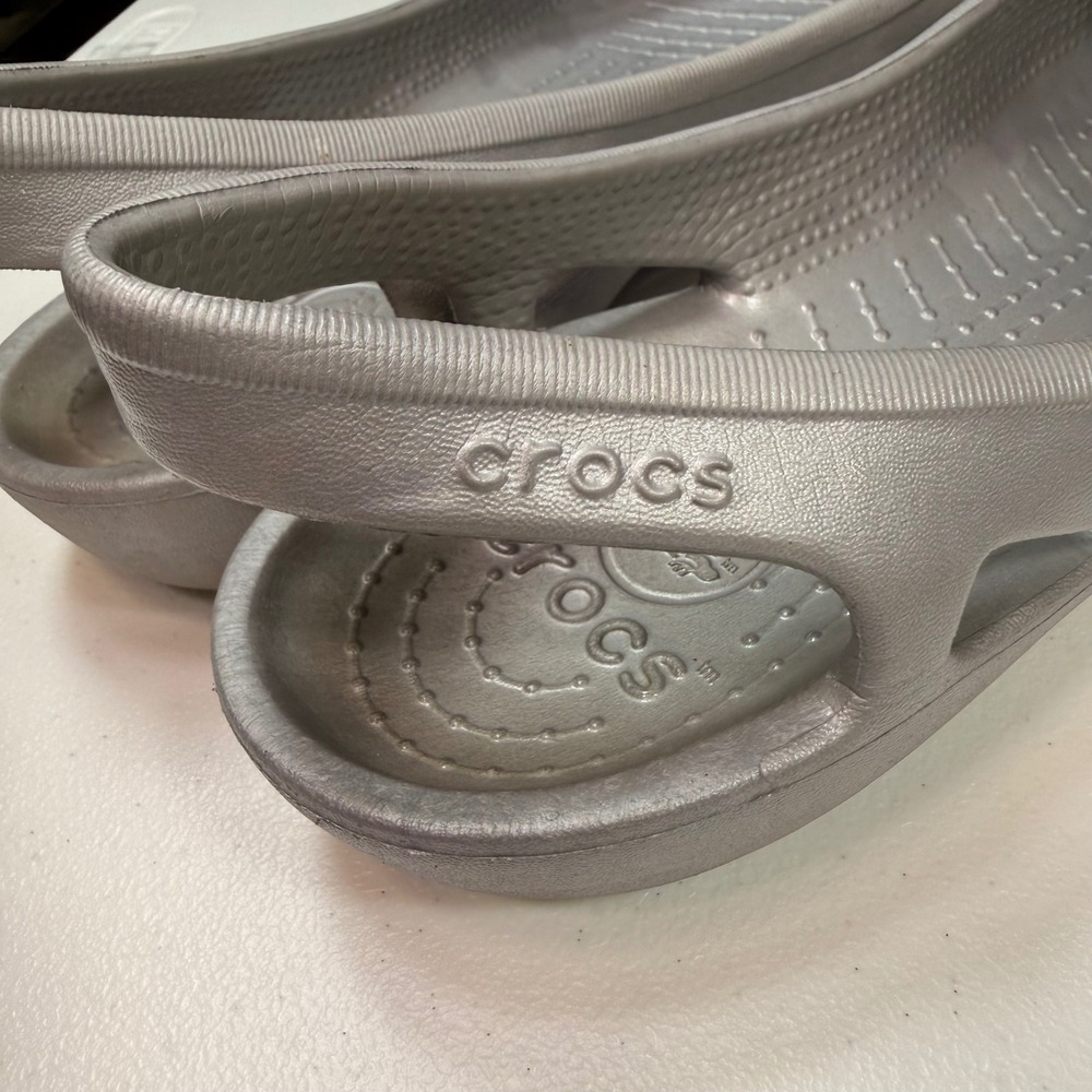 Crocs Kadee Slingback Flats Metallic Silver Comfort Comfort Water Shoes Size 11 - Picture 9 of 10
